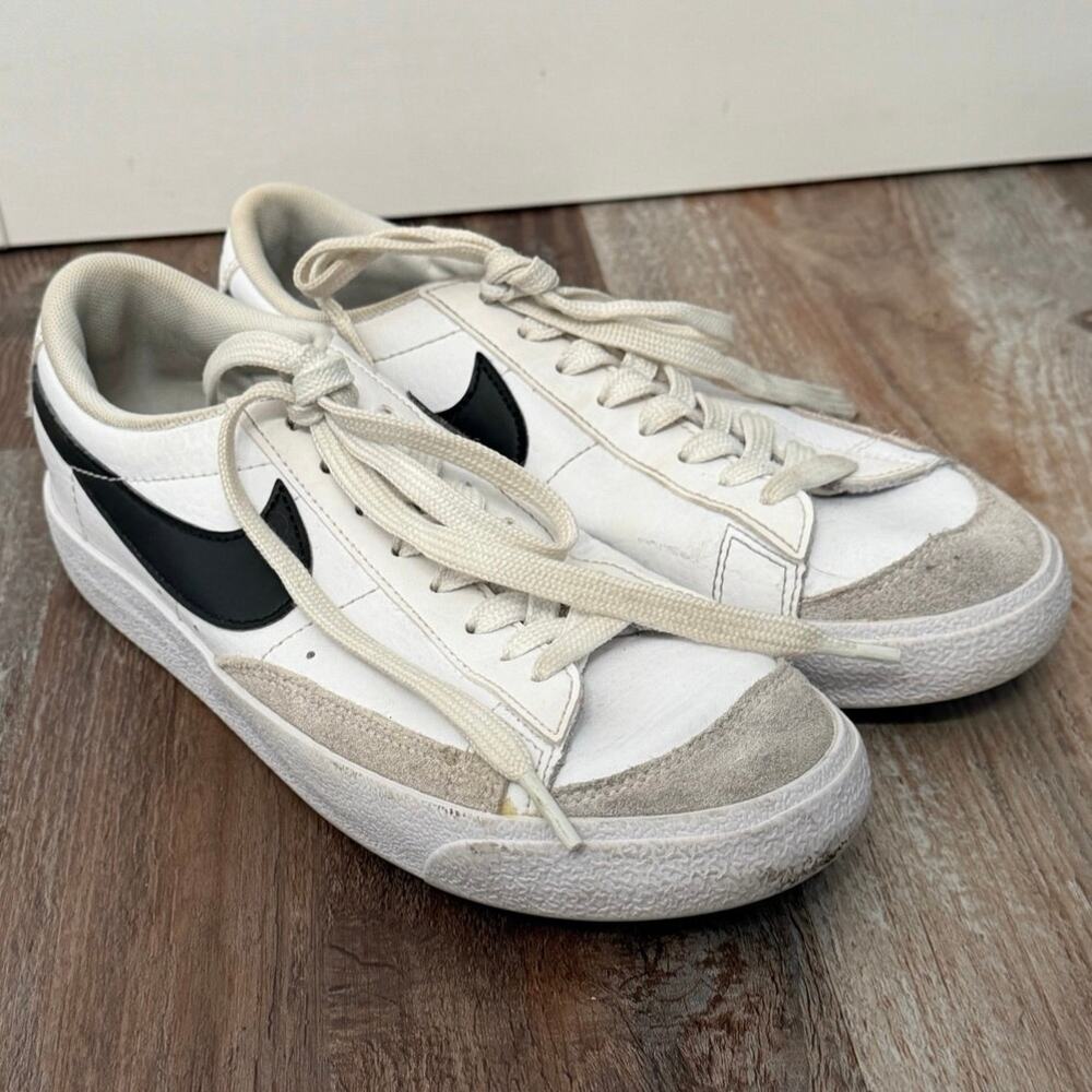 Nike Blazer Low '77 sneaker white leather black suede toe 6 youth or wom 7.5 GUC